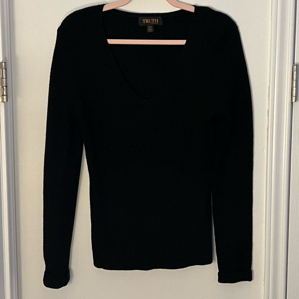 Black Long Sleeved Fitted Sweater. V-Neck